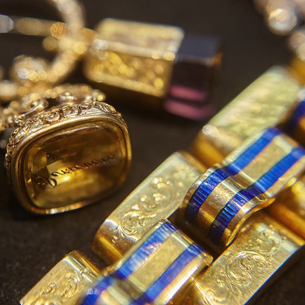 Gold enamel chain 