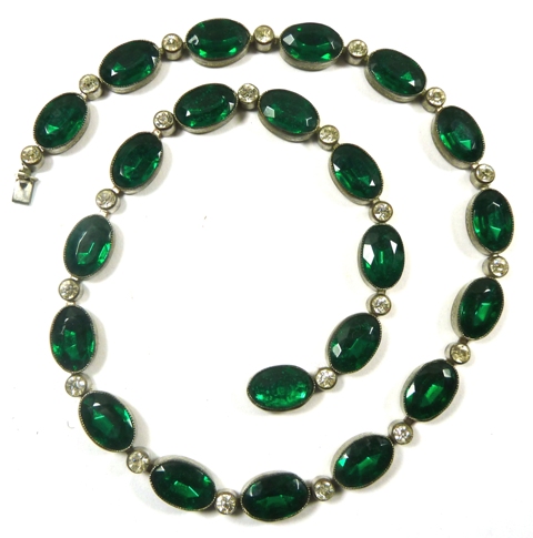 Art Deco short green stones necklace