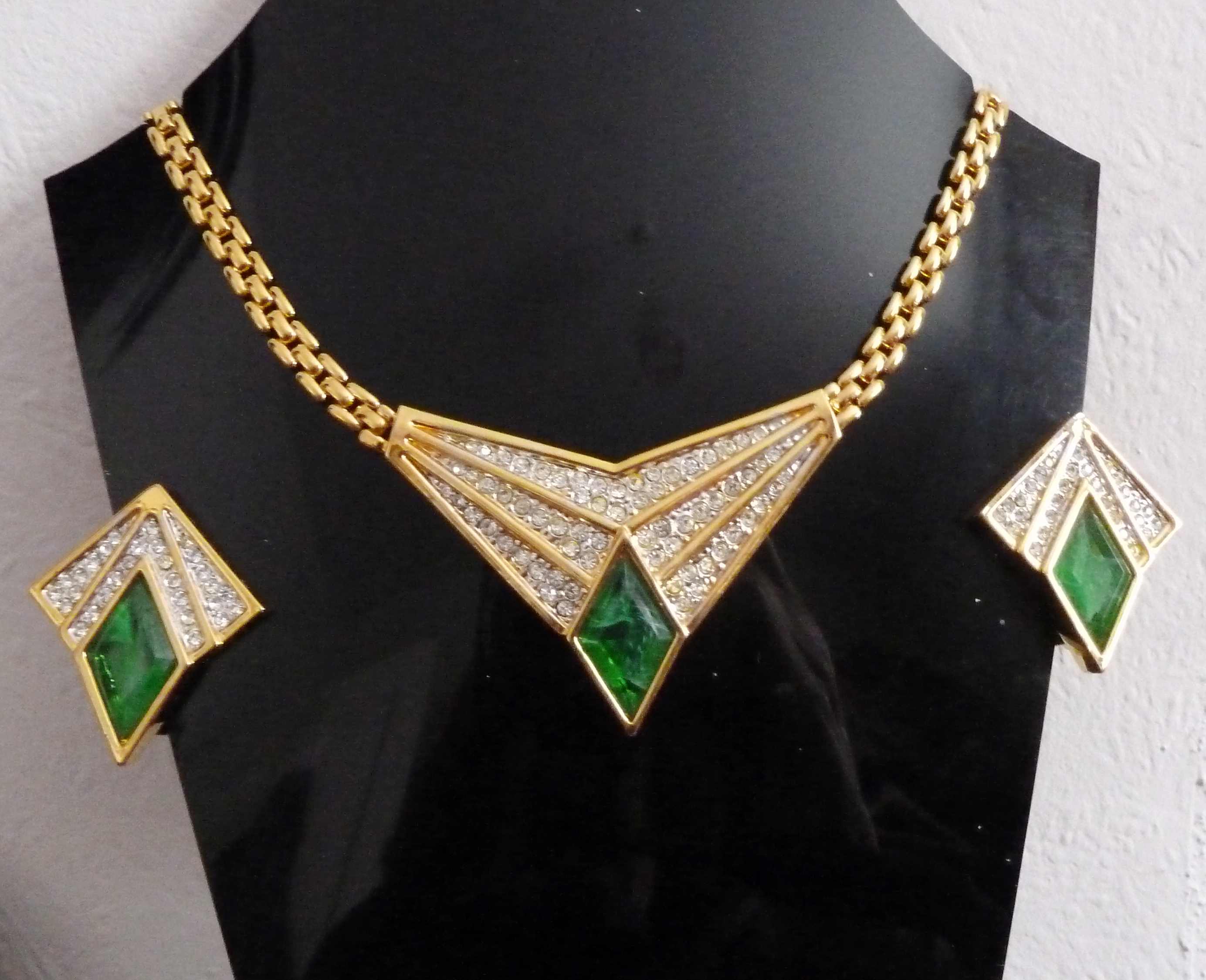 gold tone vintage necklace and earrings set