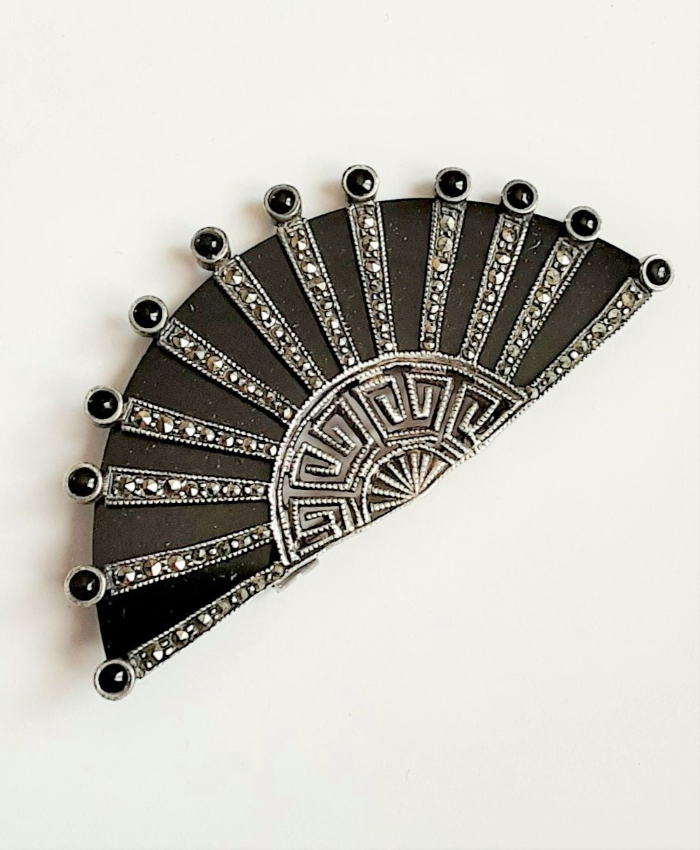 Deco style fan shaped brooch