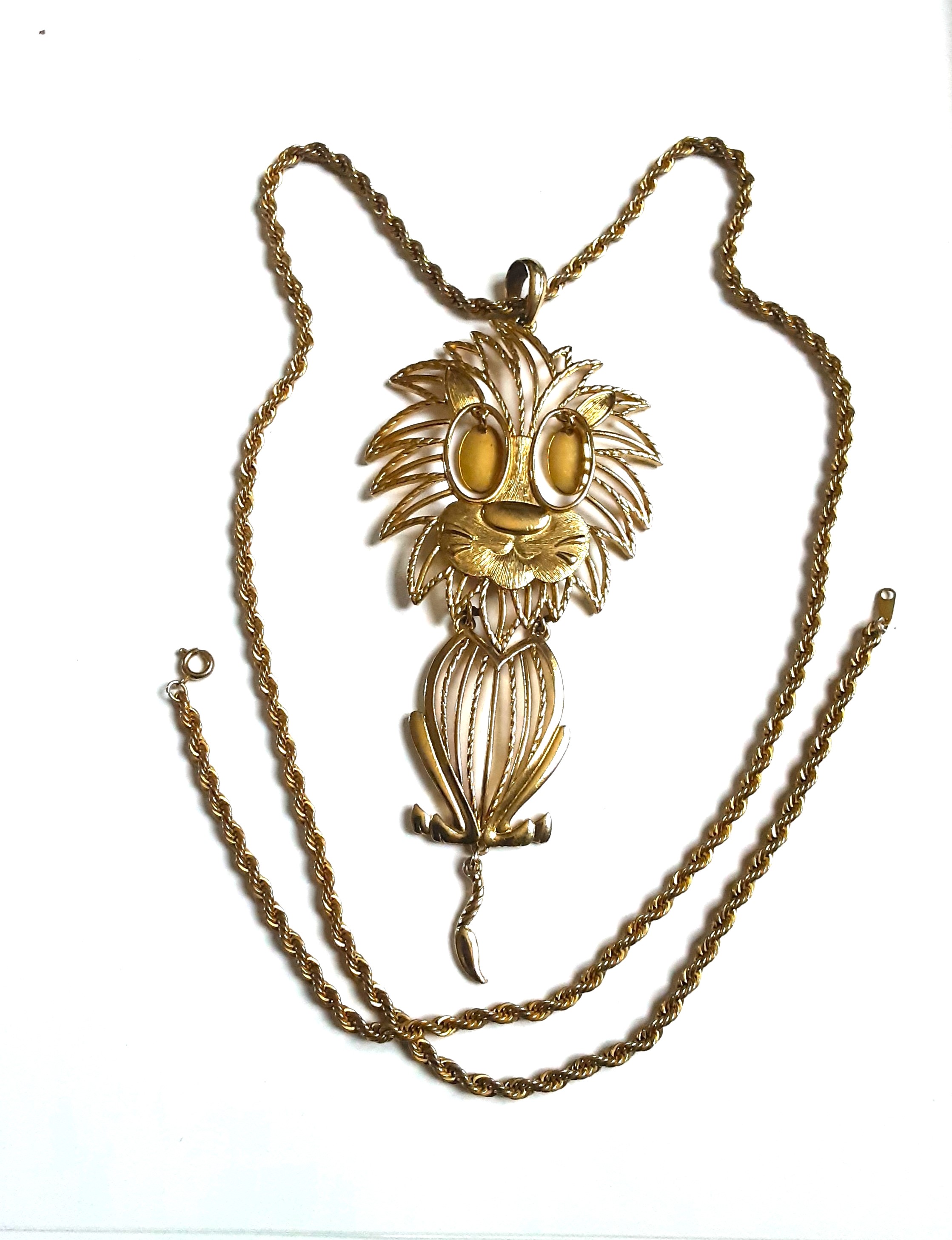 alan vintage lion pendant necklace