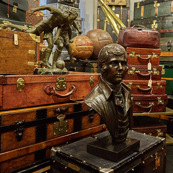 Tin Tin Collectables & Luggage | Alfies Antique Market | London’s Largest Indoor Antique and Vintage Market